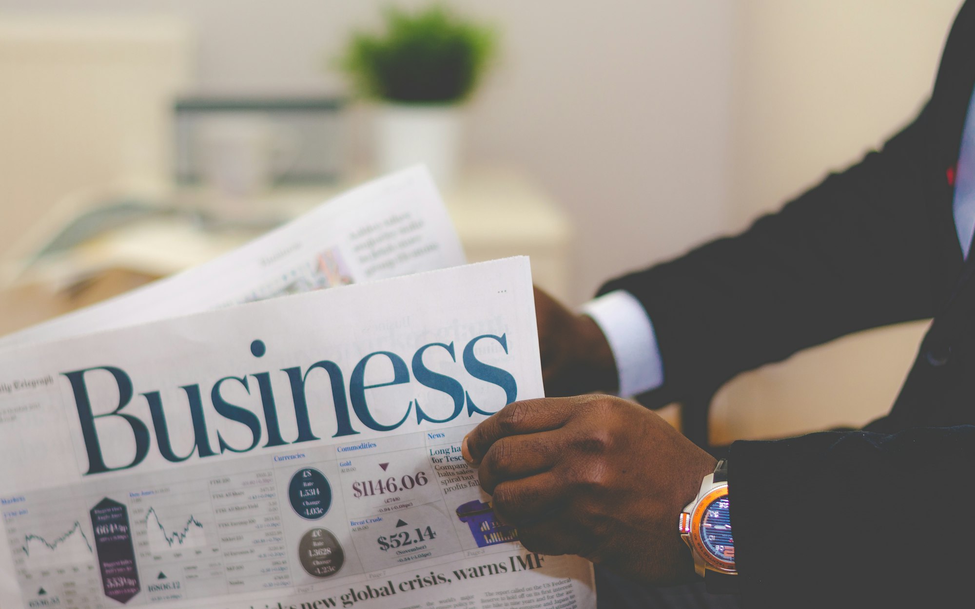 Equipo de Heptatrium Capital analizando estrategias de inversión